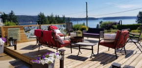 Cozy Quiet Suite with Private Hot Tub with Ocean Views